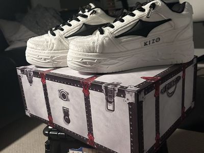 Limited Kizzo Kicks Platinum Scars w Laces and Bag 7.5M 9W