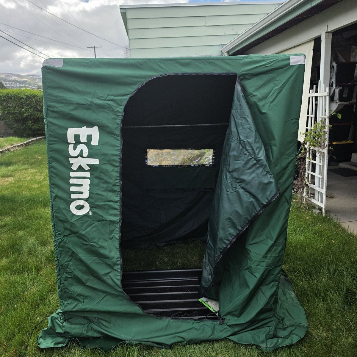 Eskimo Traveler Ice Hut