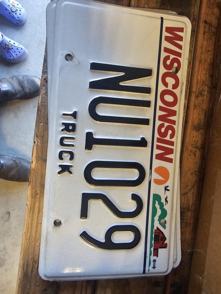 Vintage Wisconsin Truck License Plate NU1029 - Embossed Metal Auto Collectible Decor