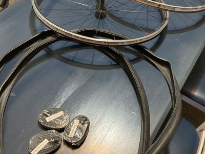 700 Aluminum wheels w/ 25mm tires and tubes