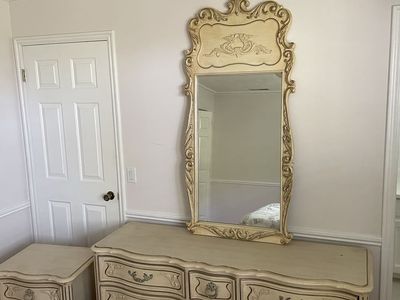 Dresser set