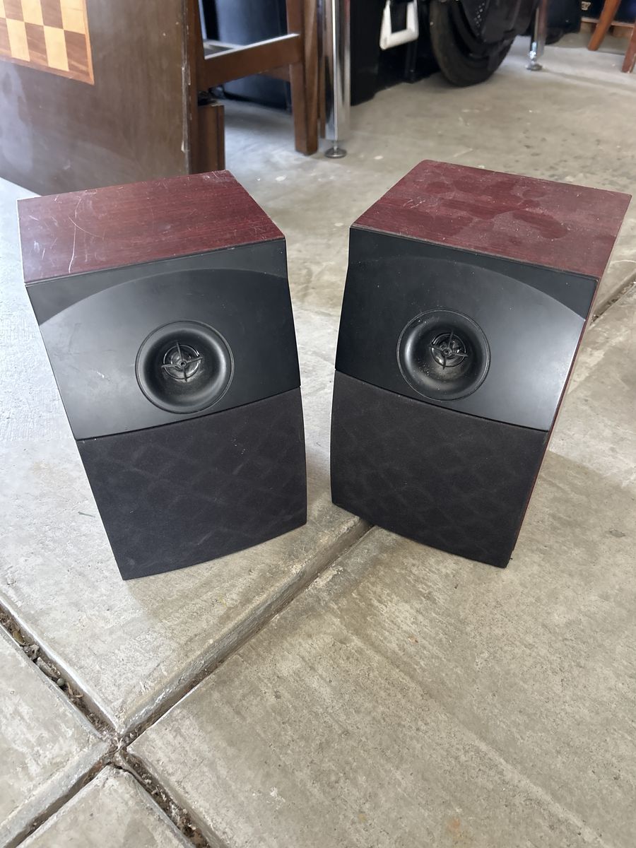 Bookshelf speakers
