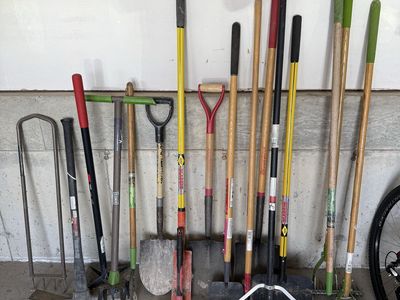 Assorted Garden & Landscaping Tools – 17 Pieces – Great Variety