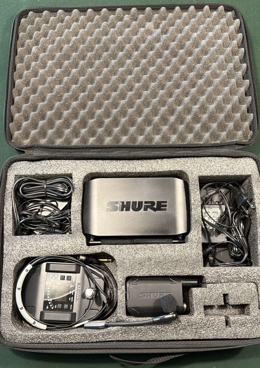 Shure GLXD4 & GLXD6 Wireless Microphone headset and Guitar System