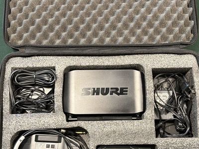 Shure GLXD4 & GLXD6 Wireless Microphone headset and Guitar System