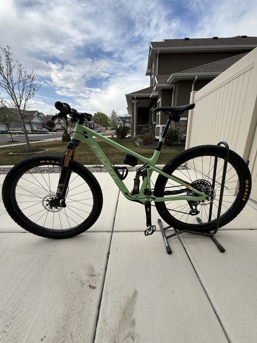 2024 Pivot Mach 4 SL