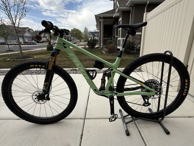 2024 Pivot Mach 4 SL