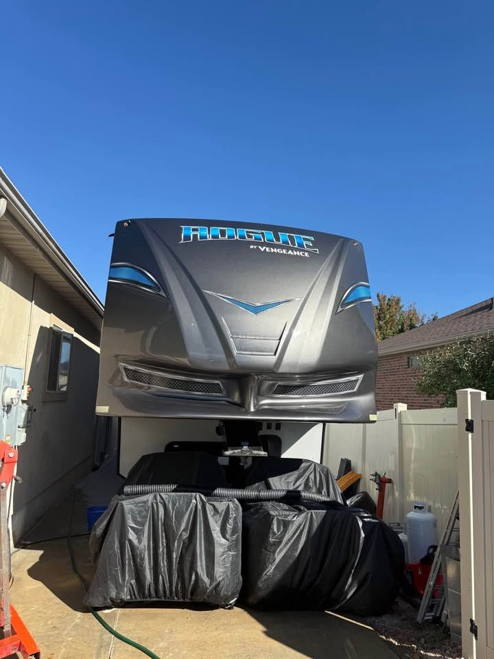 2019 Forest River Vengeance Rogue 311A 13’ garage 5th wheel ToyHauler