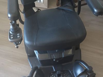 Electric wheelchair