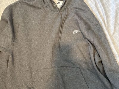 Nike Gray Pullover Hoodie Sweatshirt XL with Front Pocket and Drawstring Hood
