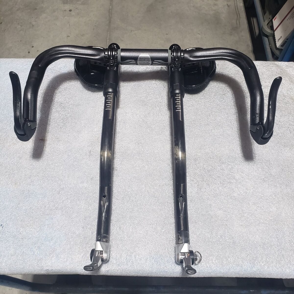 40cm Specialized wing handlebars w/Zipp aero bars