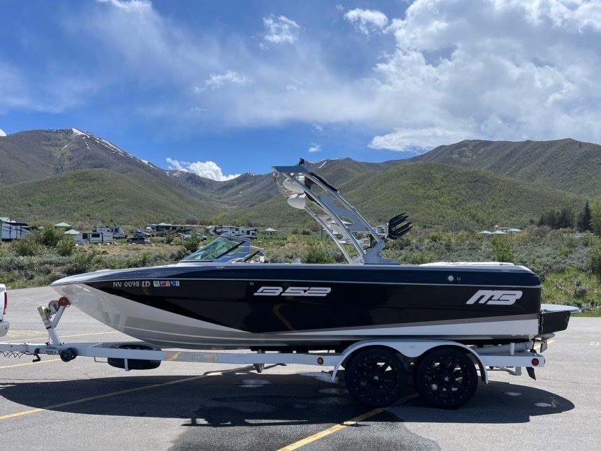 2014 MB Sports B52 Classic 23' Wakeboard Boat with Trailer