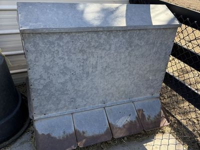 Front and Back Galvanized Steel Livestock Feeder