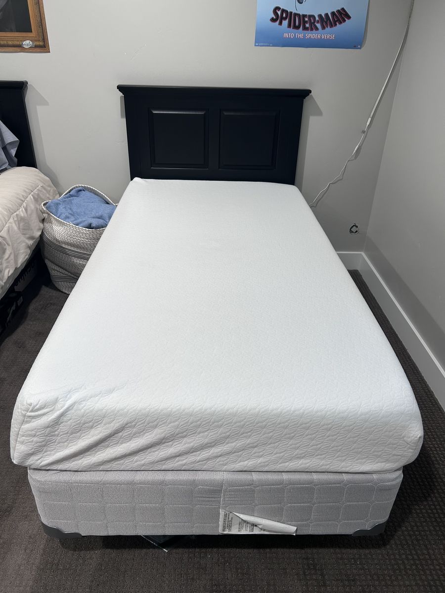 Twin bed (Black wood headboard, mattress, boxspring and bed frame)