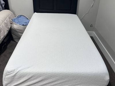 Twin bed (Black wood headboard, mattress, boxspring and bed frame)