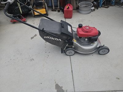 Honda HRX216 lawn mower