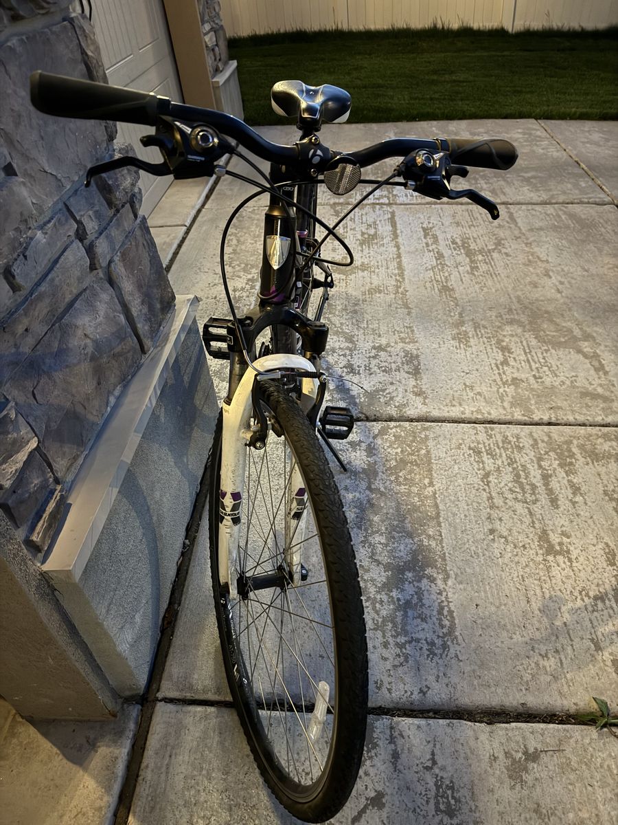 Trek Neko Women's Hybrid Bike - 16" Frame - Great Condition
