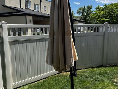 Outdoor Patio Umbrella Offset Cantilever w/ Cross Base Tan