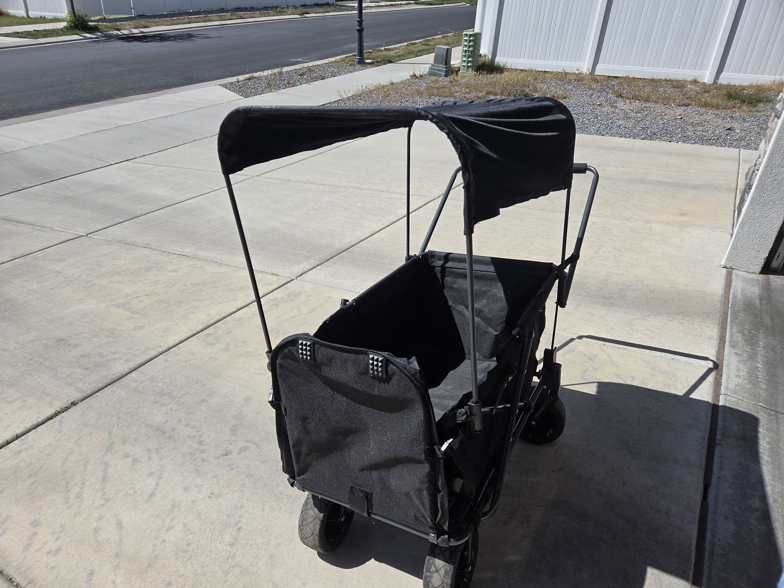 Wagon with canopy for kids and pets