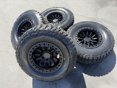 17” Lock Trail 6 Lug 6x5.5 33 Mickey A/T 285/70R17