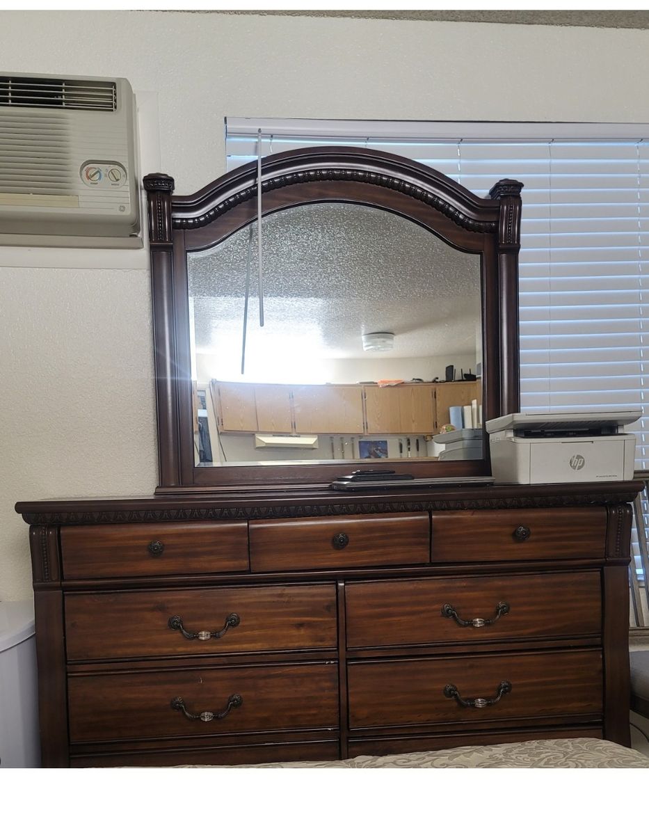 Dresser & nightstand