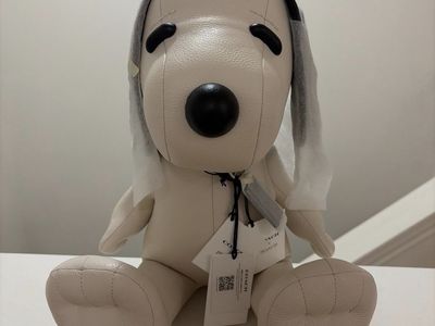 NEW Super Rare Large Coach X Peanuts Snoopy Leather Limited Collectible