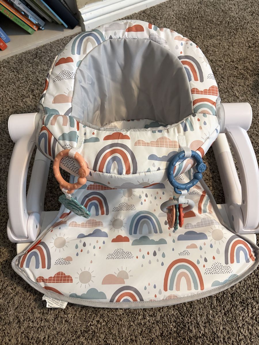 Fisher-Price Sit-Me-Up Floor Seat with Rainbow Cloud Print and Toys