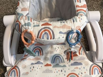 Fisher-Price Sit-Me-Up Floor Seat with Rainbow Cloud Print and Toys