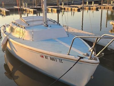 Catalina 22 Sailboat