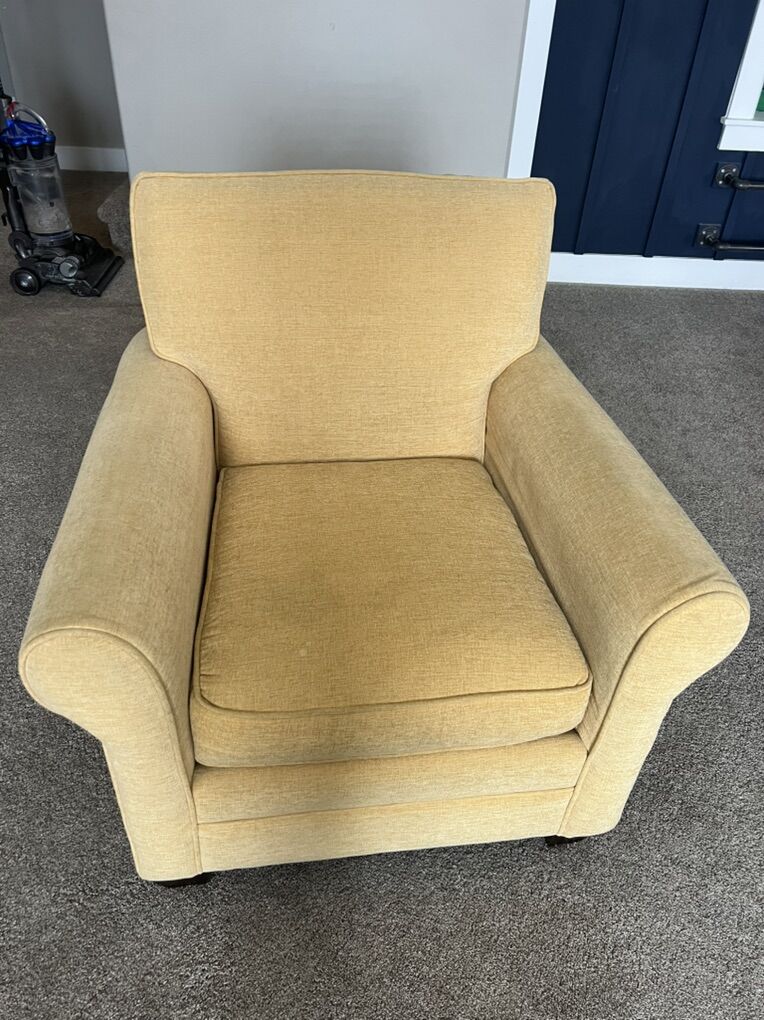 Yellow Bassett Furnitire Accent Chair