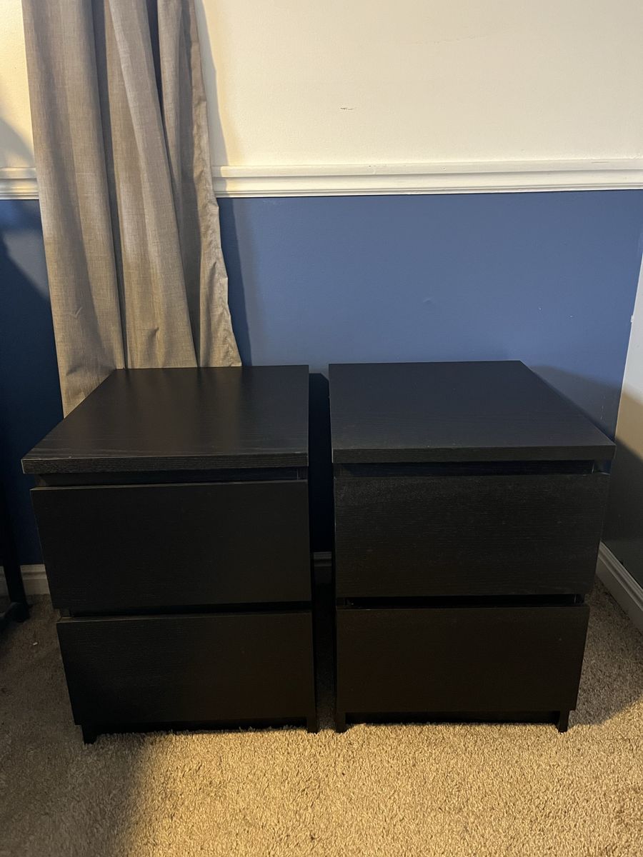 2 matching night stands
