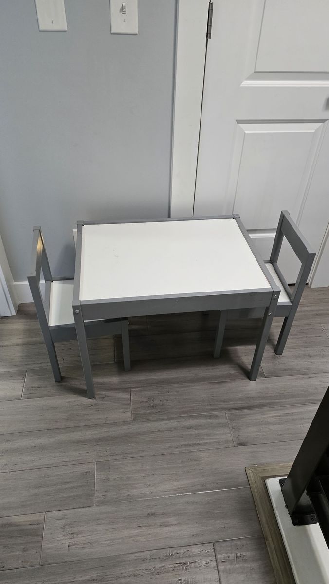 Kids Table and chair set