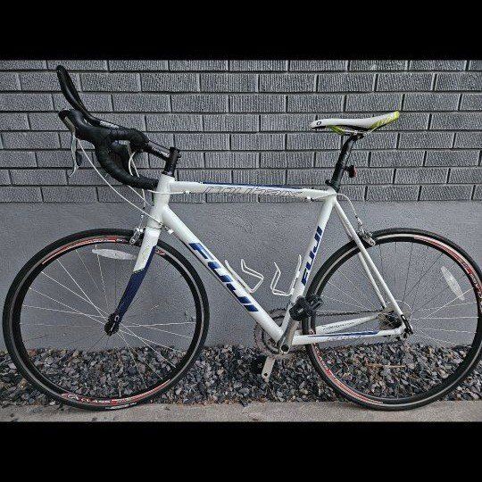Fuji Roubaix 1.5 Endurance Road Bike - White/Blue, Aluminum Frame, Triathlon Bars