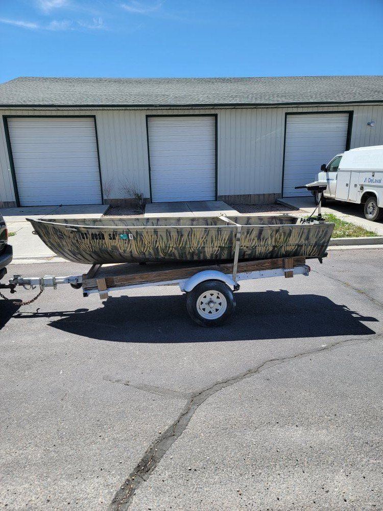 12 Aluminum Fishing Boat