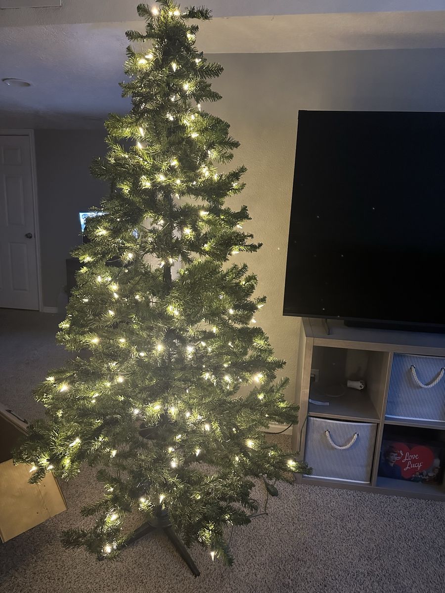 Christmas tree 7ft pre-lit