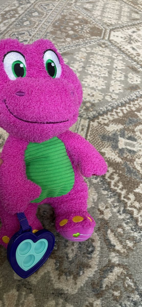 Fisher-Price Barney’s World Sensory Barney Plush Toy with Fidget Activity for Toddlers