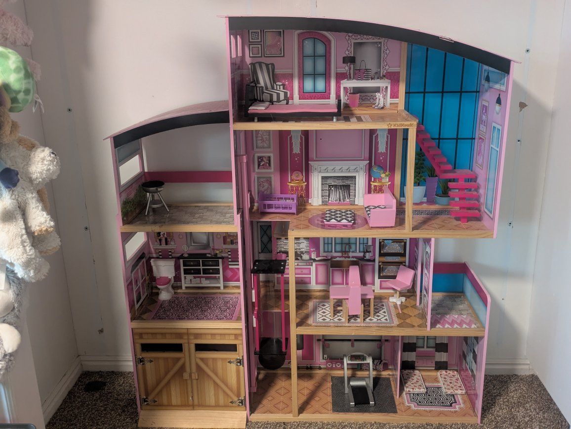 Barbie Dream House & extras