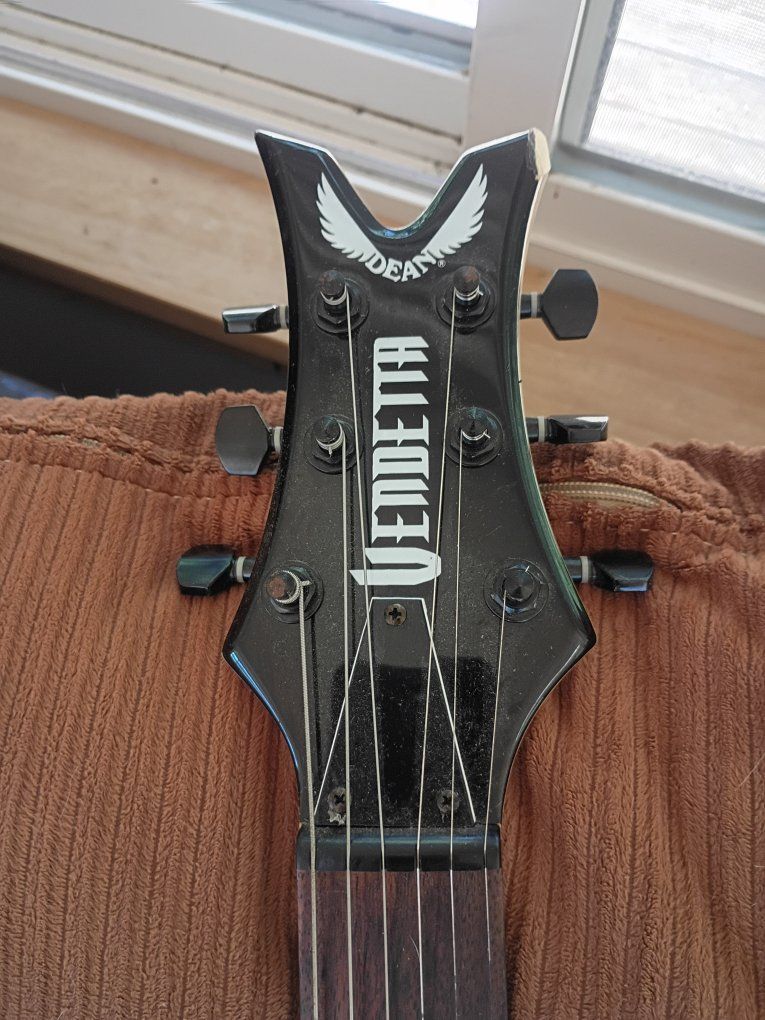 Dean Vendetta XM Electric Guitar - Black, Humbucker Pickups, Skull Strap Included. cables and soft gig bag effects pedal include