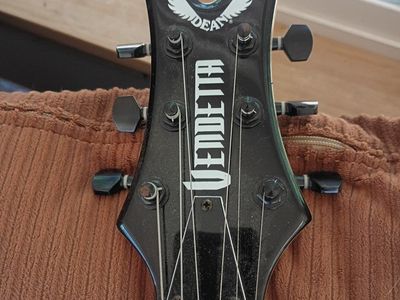Dean Vendetta XM Electric Guitar - Black, Humbucker Pickups, Skull Strap Included. cables and soft gig bag effects pedal include