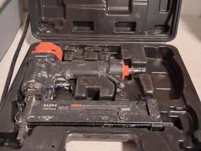 BANKS 3/8" - 1/2" Crown Stapler, Air-Powered, with Hard Case - Lightly Used, Great Condition
