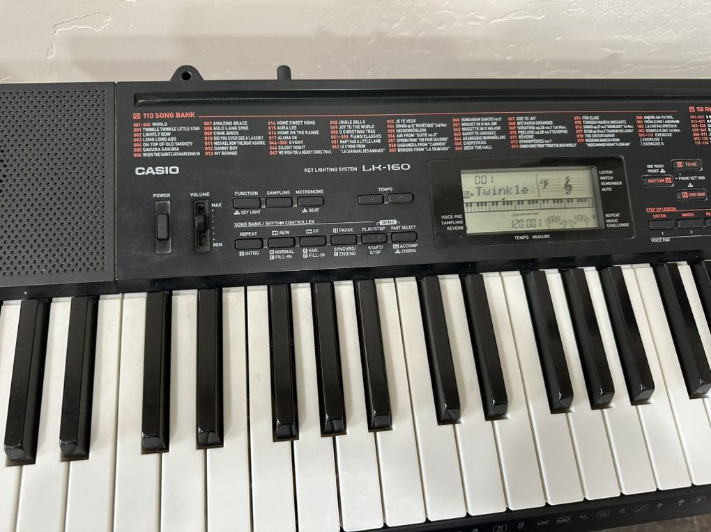 Casio LK160 Keyboard With Stand