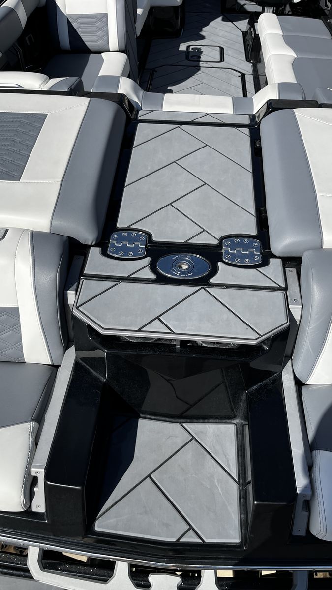 Main image 10