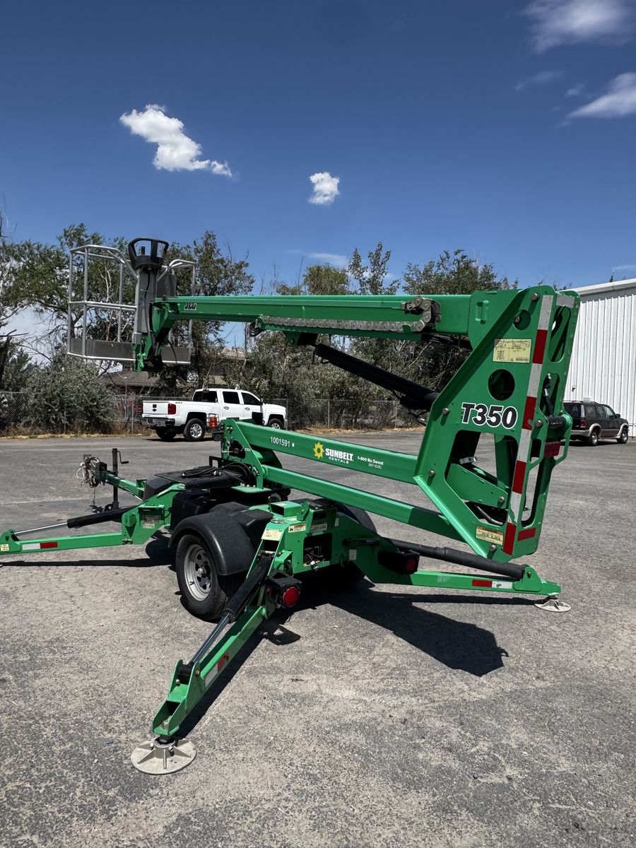 JLG T350 Towable Boom Lift, Man Lift