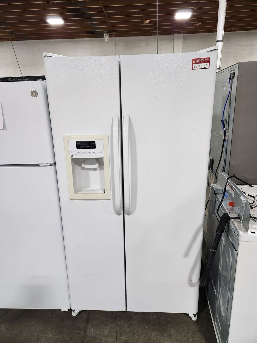 NICE WHITE GE SIDE BY SIDE FRIDGE! W-WARRANTY