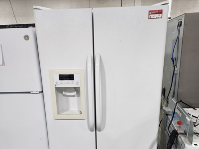 NICE WHITE GE SIDE BY SIDE FRIDGE! W-WARRANTY