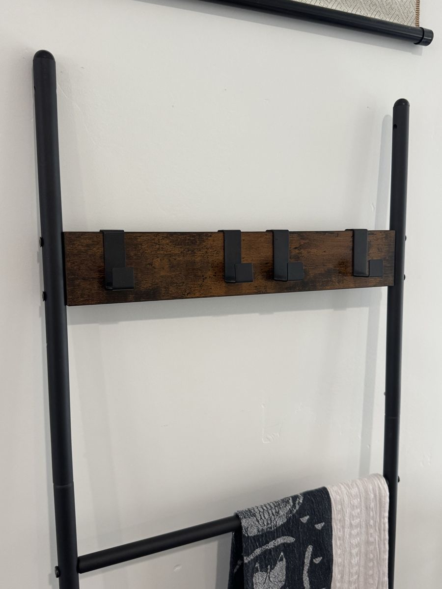 Blanket Rack with 4 Hooks