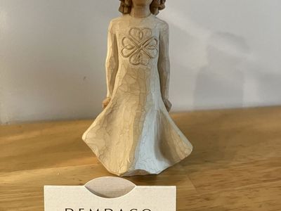 Willow Tree Irish Charm 5 1/4" Figure with Crown Statue 2010 Demdaco Susan Lordi