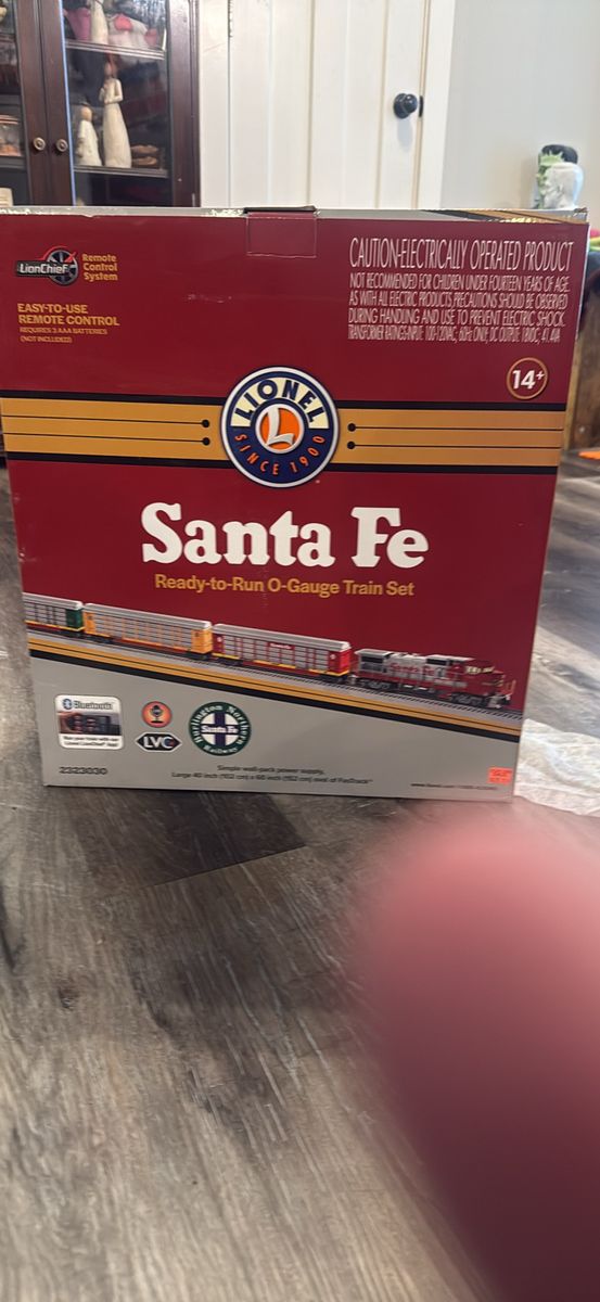 Lionel Santa Fe Ready-to-Run O-Gauge Train Set with Bluetooth LionChief App Control - New