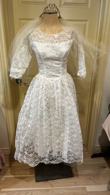 Lovely Vintage Tea Length Lace Wedding Dress
