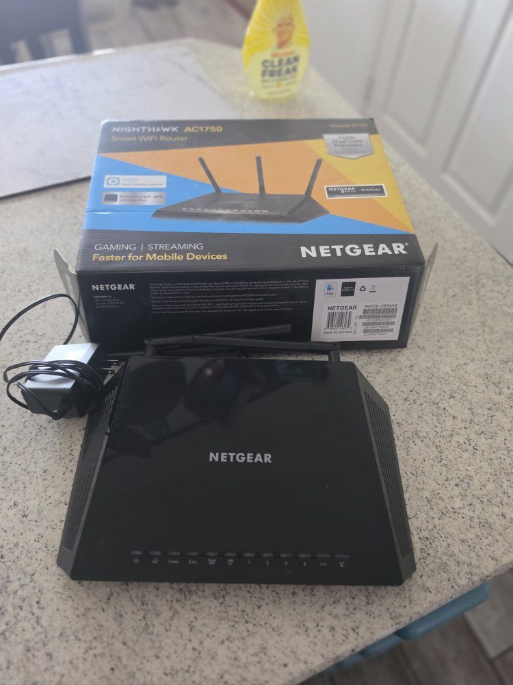 Netgear Nighthawk AC1750 Smart WiFi Router Model R6700 with Power Adapter